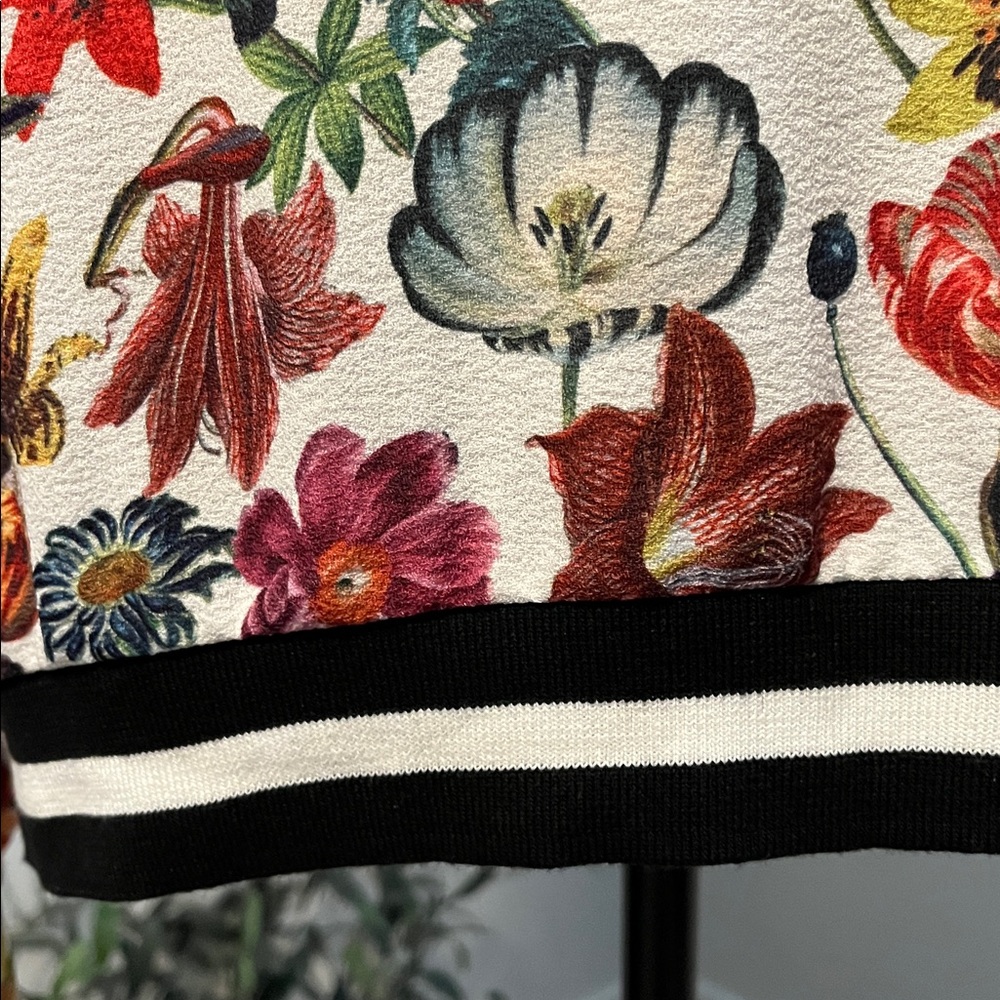 Malibu Floral Pullover Top - Picture 5 of 10